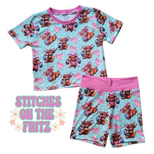 Load image into Gallery viewer, Size 10 Aster Mod Crop and Shorts Easter Cow