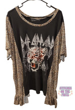 Load image into Gallery viewer, Women&#39;s Large to 2XL Upcycled Top