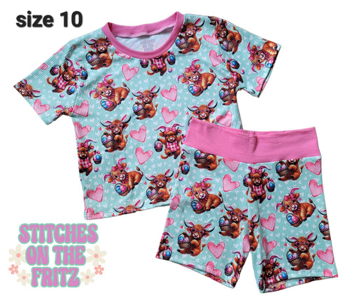 Size 10 Aster Mod Crop and Shorts Easter Cow